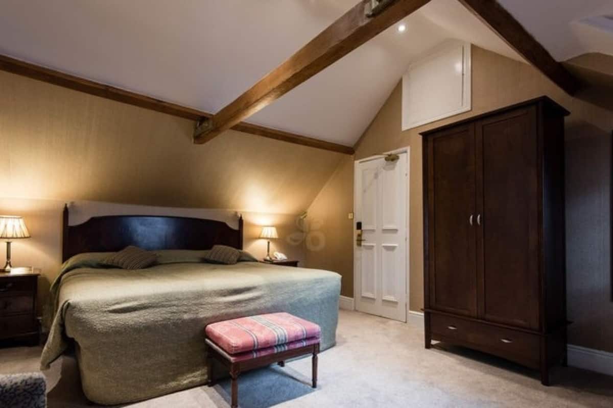 double room, 1 king bed | individually decorated, individually furnished, desk, soundproofing