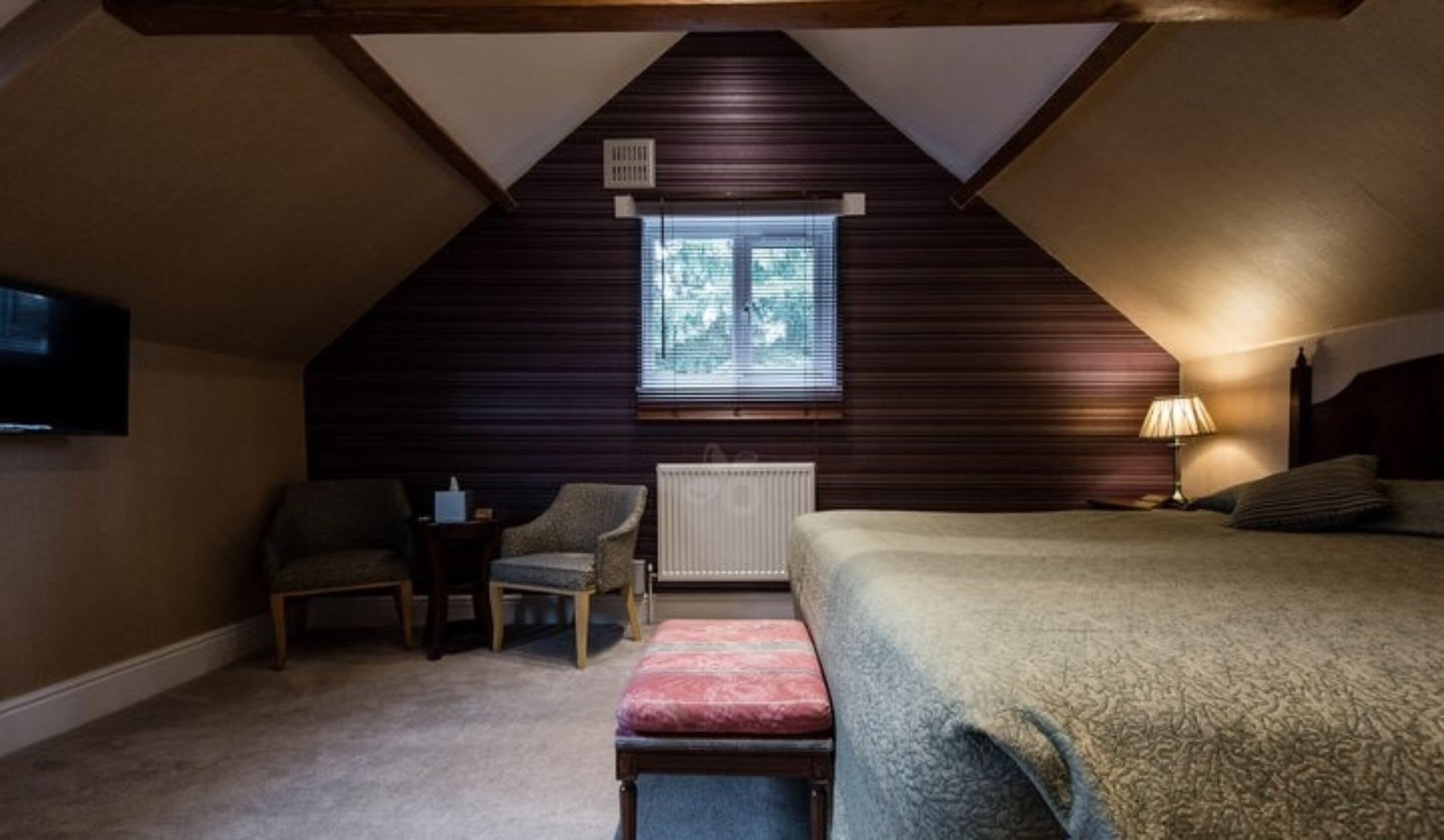 double room, 1 king bed | individually decorated, individually furnished, desk, soundproofing