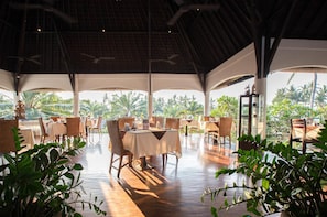 Daily buffet breakfast (IDR 250000 per person)