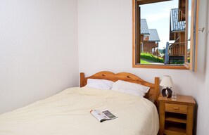 Free cribs/infant beds, WiFi - Madame Vacances Residence Les Chalets du Berger (Les Deserts)