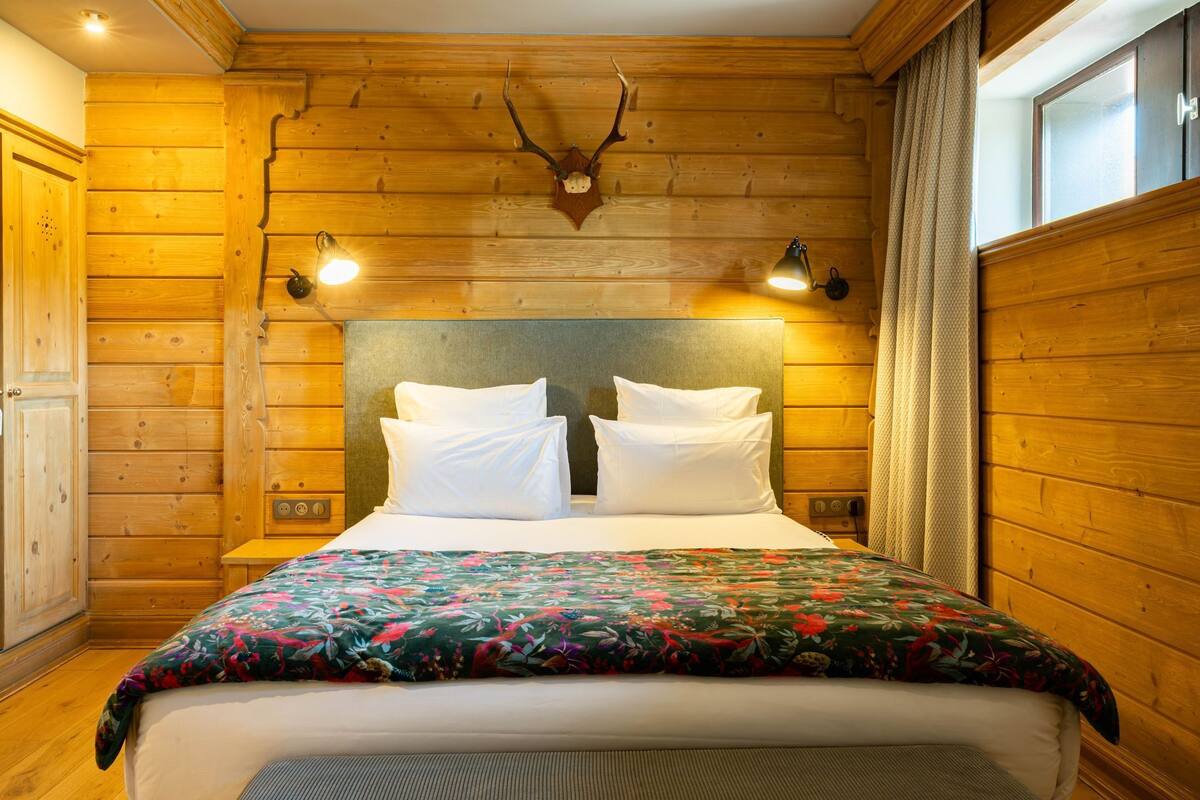 Standard Double Room | Minibar, cots/infant beds, free WiFi, bed sheets