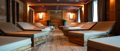 Sauna, hot tub, steam room, massages