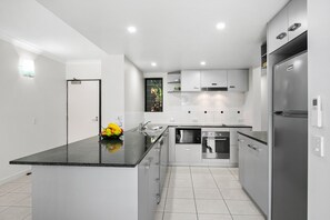 Standard Apartment, 2 Bedrooms | Private kitchen