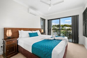 Standard Apartment, 2 Bedrooms | Premium bedding, iron/ironing board, free WiFi, bed sheets - Blue Lagoon Resort (Trinity Beach)