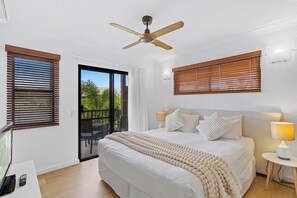 Superior Apartment, 2 Bedrooms, Lagoon View | Premium bedding, iron/ironing board, free WiFi, bed sheets - Blue Lagoon Resort (Trinity Beach)