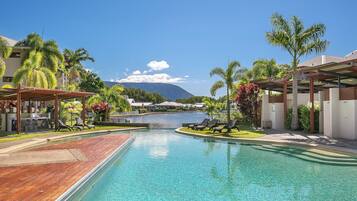 2 outdoor pools, sun loungers