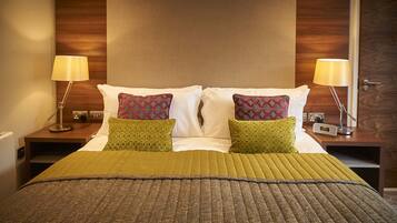 Drift Classic Plus Double/Twin | In-room safe, desk, laptop workspace, iron/ironing board