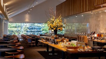 Tägliches Frühstücksbuffet (2200 JPY pro Person)