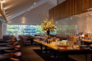 Tägliches Frühstücksbuffet (2200 JPY pro Person)