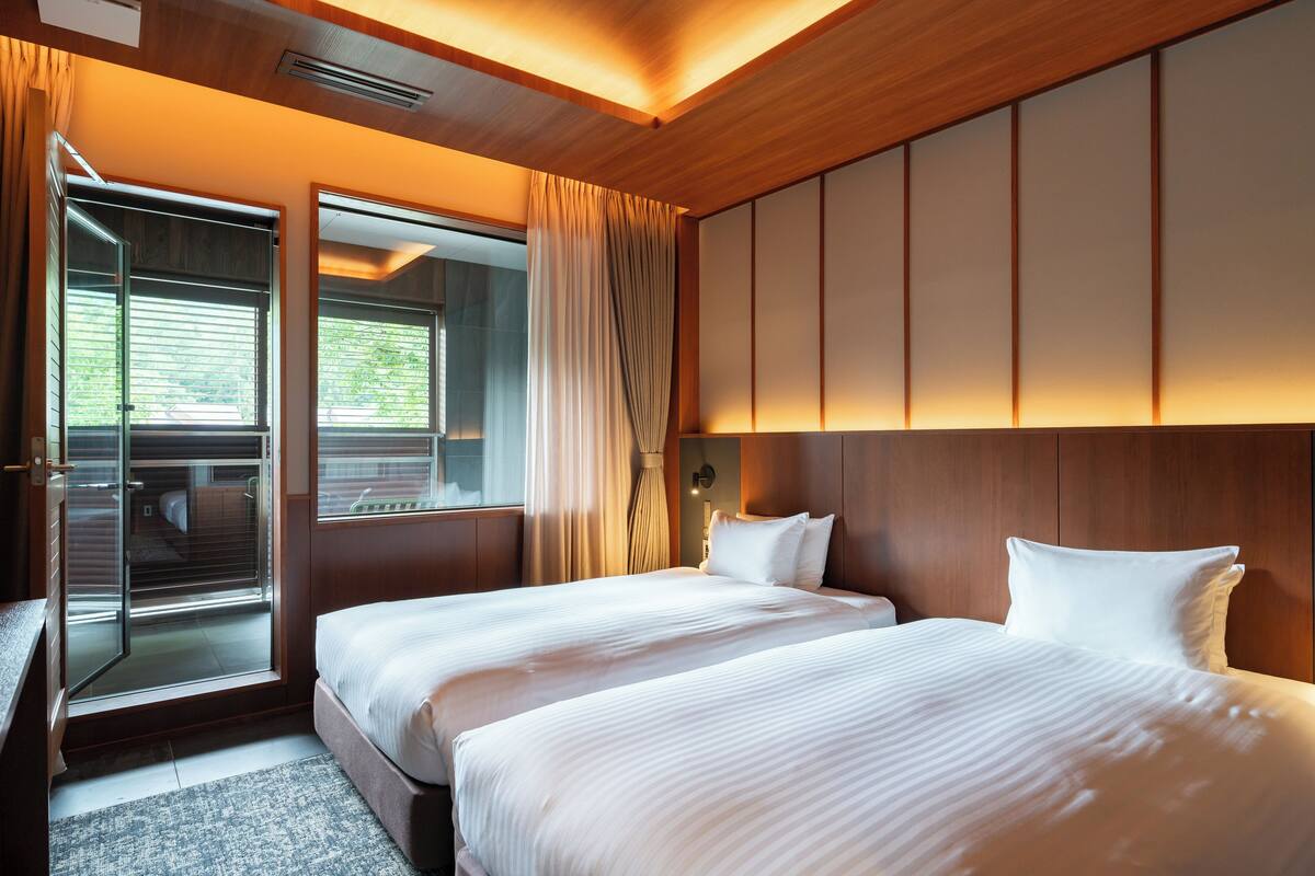 Hochwertige Bettwaren, Daunenbettdecken, Pillowtop-Betten, Zimmersafe