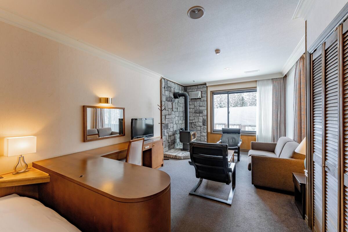 Junior Suite, Non Smoking (4 Single Beds and 1 Sofa Bed)