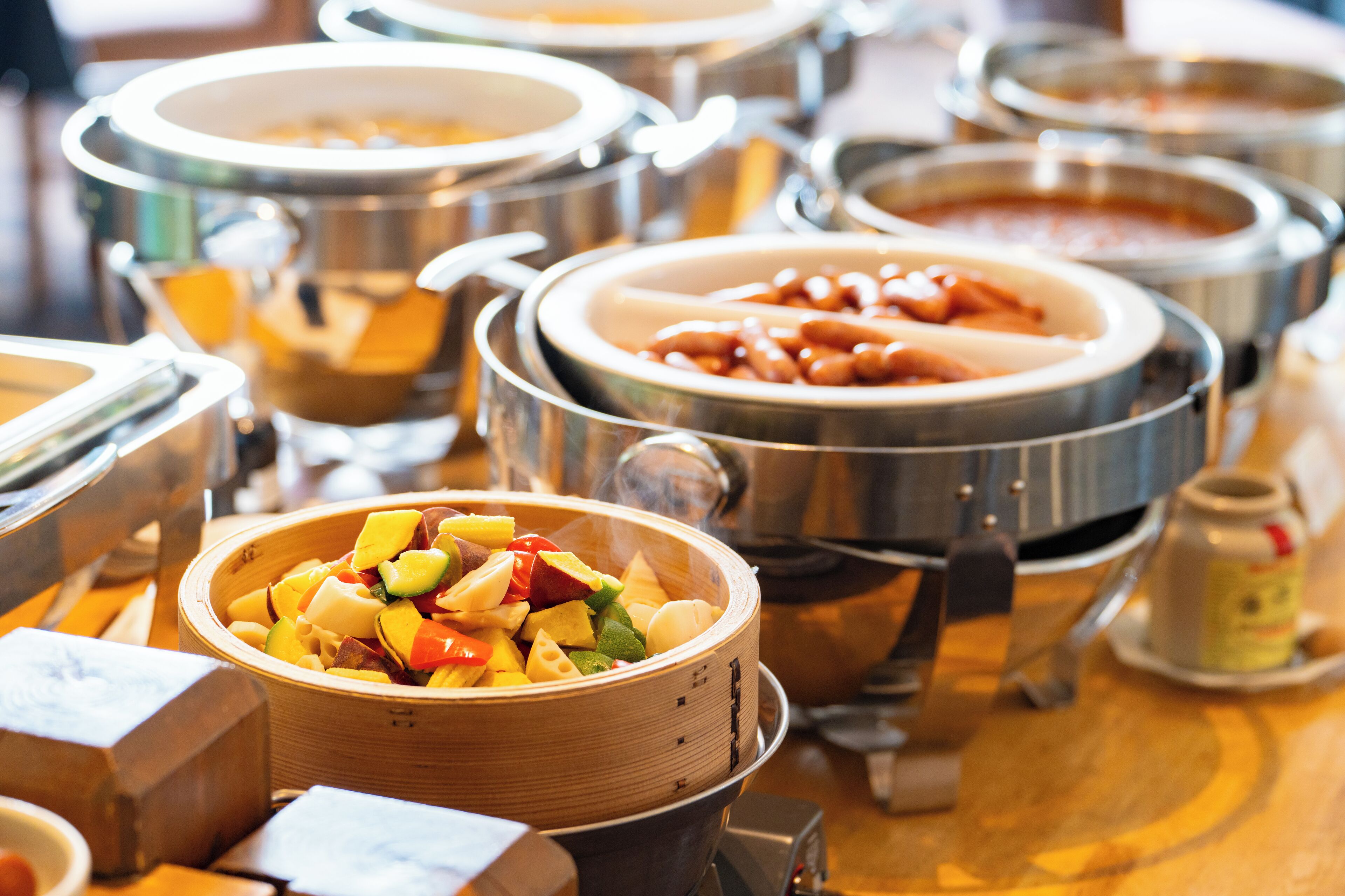 daily buffet breakfast (jpy 2200 per person)
