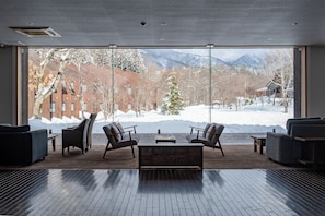 Lobby lounge