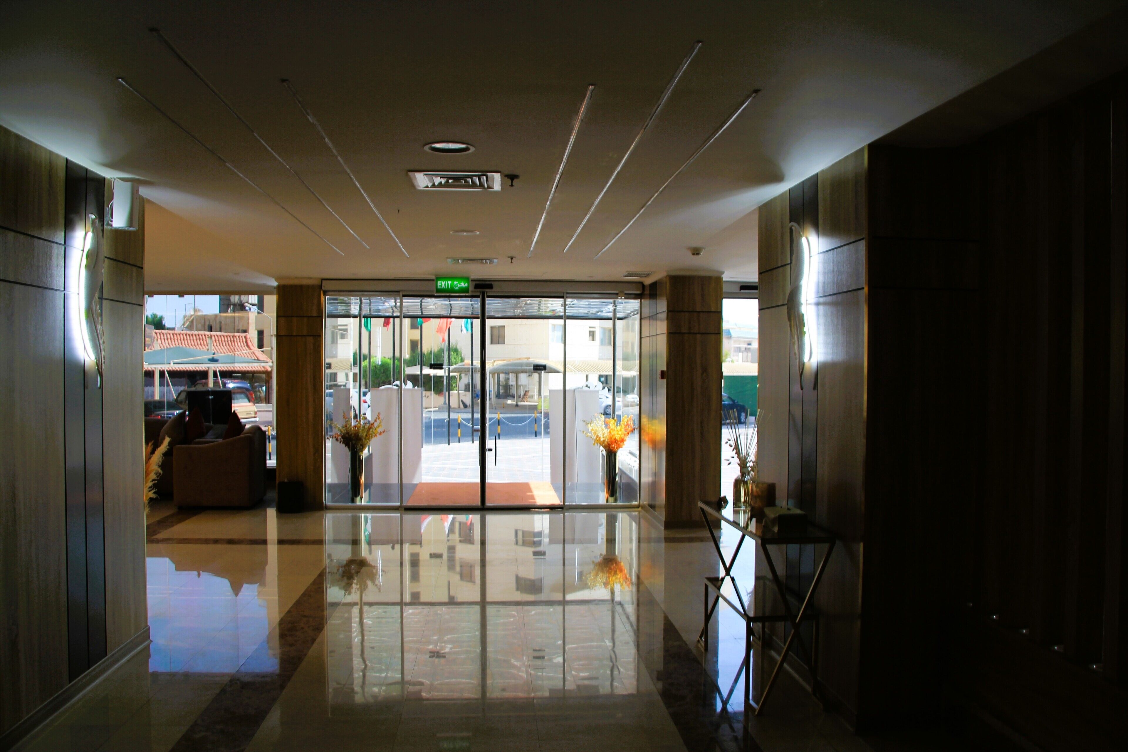 Lobby lounge