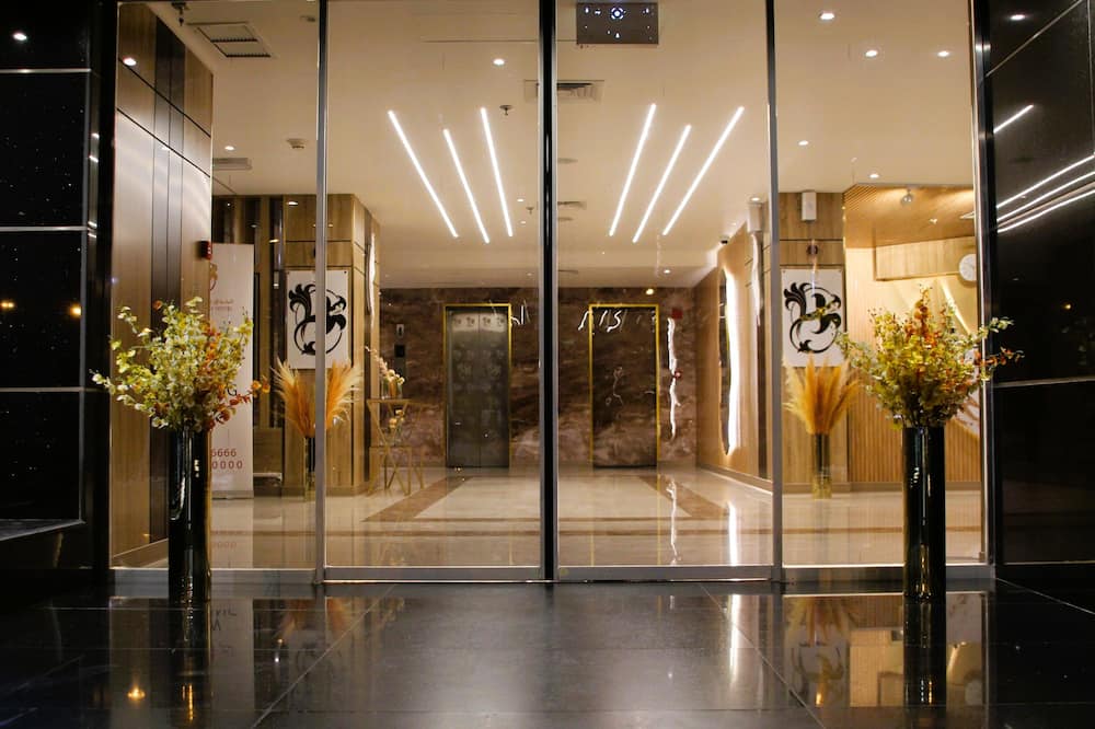 Plaza Athenee Hotel