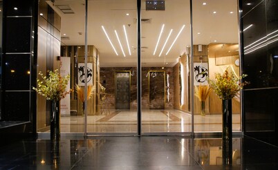 Plaza Athenee Hotel