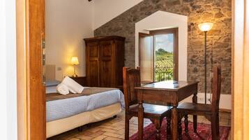 Doppia Superior | Minibar, una cassaforte in camera, una scrivania, Wi-Fi gratuito