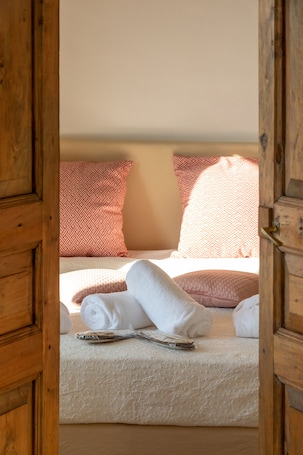 Panoramic Suite, City View | Minibar, in-room safe, desk, free WiFi. Residenza D'Epoca Pietra di Ponente