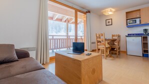 Studio + coin montagne vue piste - 4 à 5 personnes | บริเวณนั่งเล่น