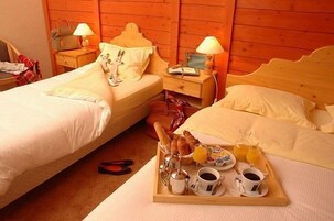 Minibar y caja de seguridad en la habitación 