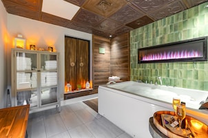 Couples treatment rooms, body treatments, hydrotherapy, aromatherapy