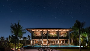 A modern two-story house with a swimming pool, outdoor seating, and palm trees. - Rosewood Mayakoba (Playa del Carmen)