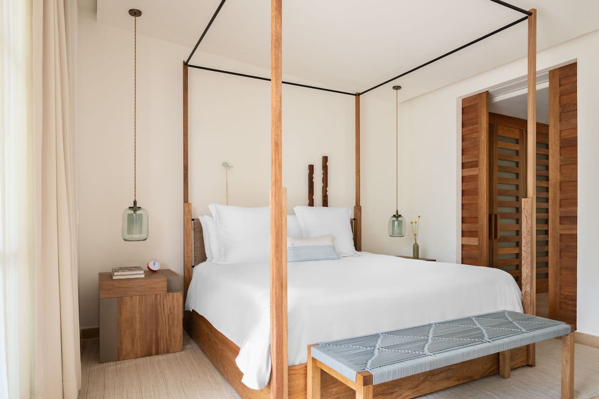 Deluxe Suite (Lagoon) | Premium bedding, minibar, in-room safe, desk
