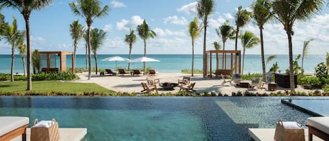 6 piscines extérieures, cabanons gratuits, parasols de plage
