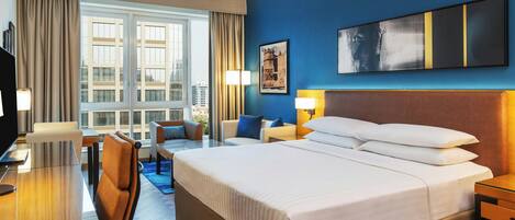 高级房, 1 张特大床, 无烟房 | 防过敏的被褥、迷你吧、客房内保险箱、办公桌