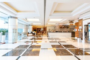 Lobby - Four Points by Sheraton Bur Dubai (Dubai)