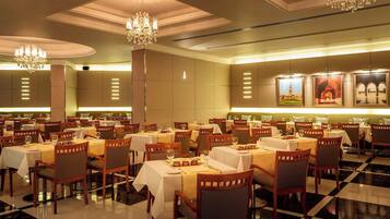 Daily buffet breakfast (AED 70 per person)