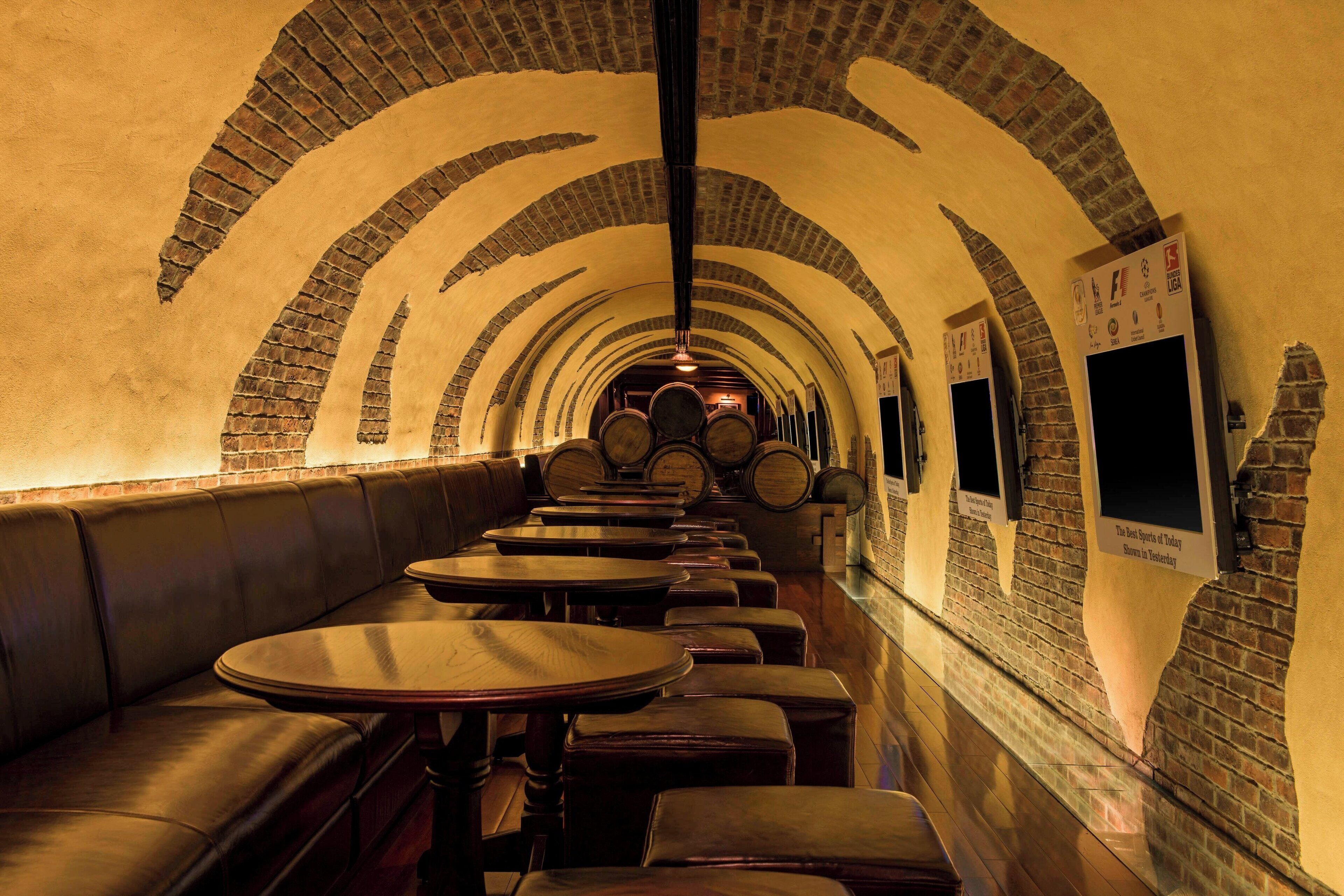 3 restaurants, breakfast served