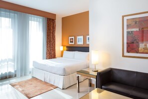 Studio, 1 King Bed, Non Smoking - Complimentary Shuttle Service to Dubai Mall and Kite Beach | Hypo-allergenic bedding, minibar, in-room safe, desk - Four Points by Sheraton Bur Dubai (Dubai)