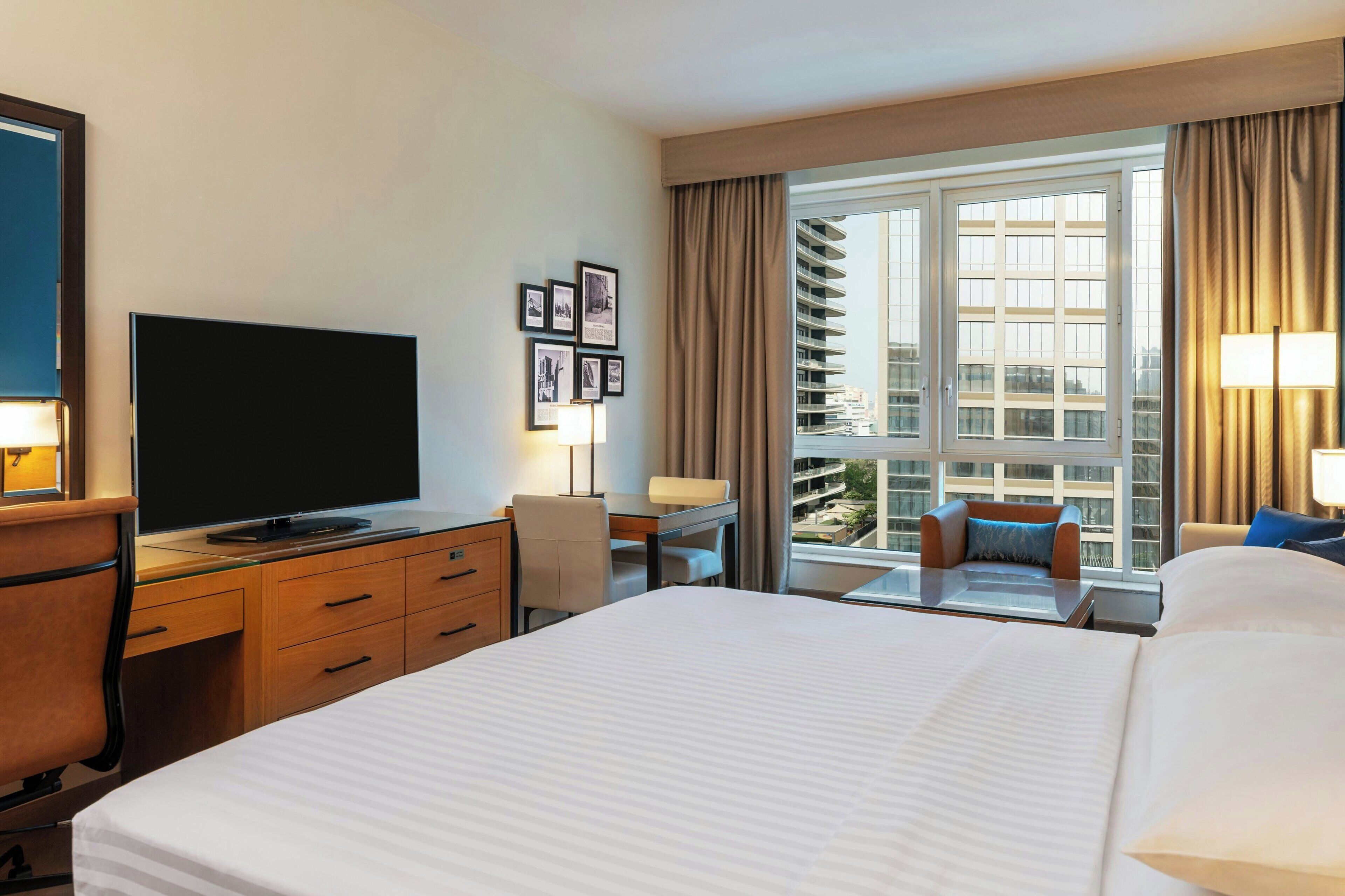 Superior Room, 1 King Bed, Non Smoking | Hypo-allergenic bedding, minibar, in-room safe, desk