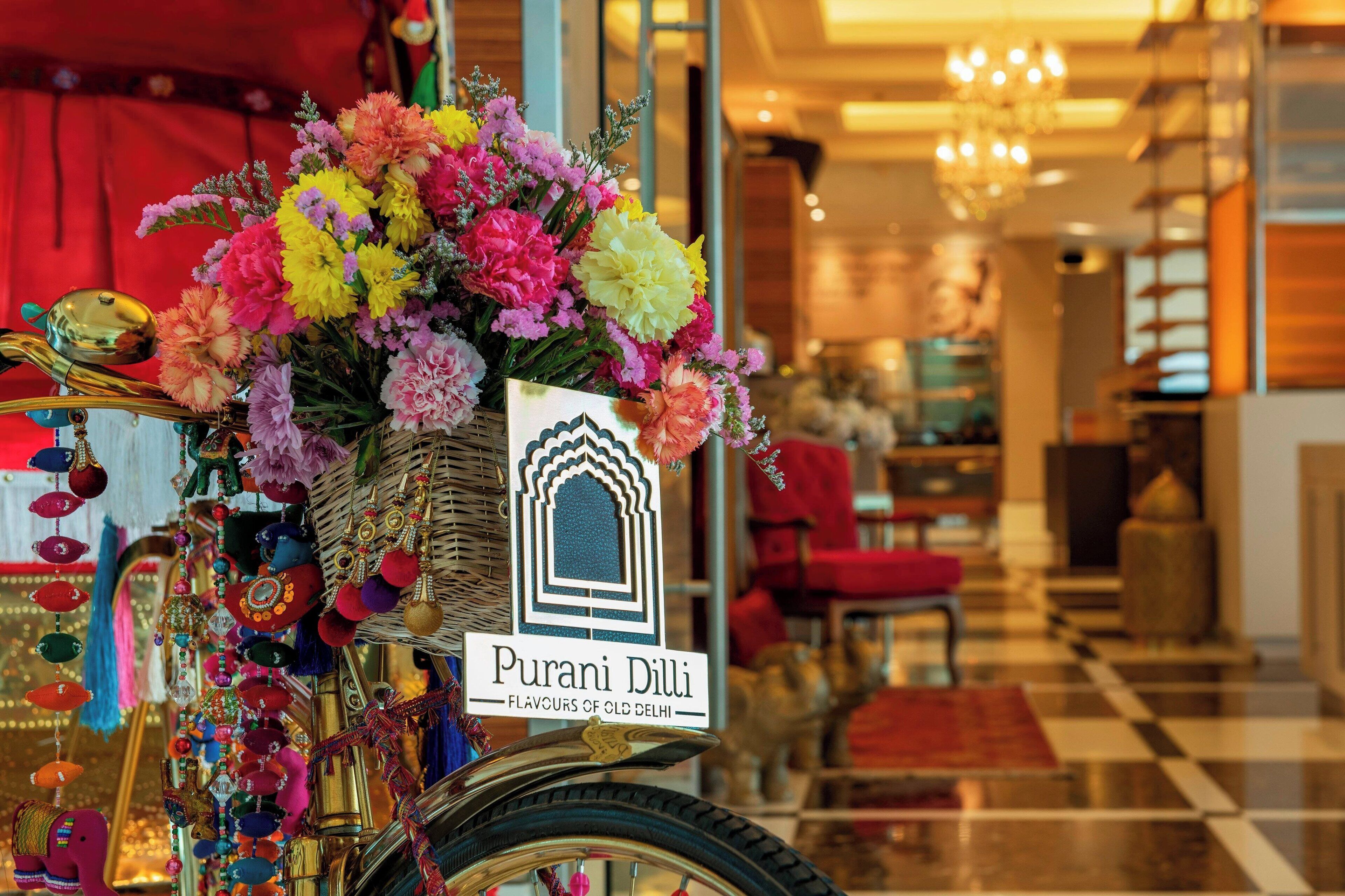 3 restaurants, breakfast served