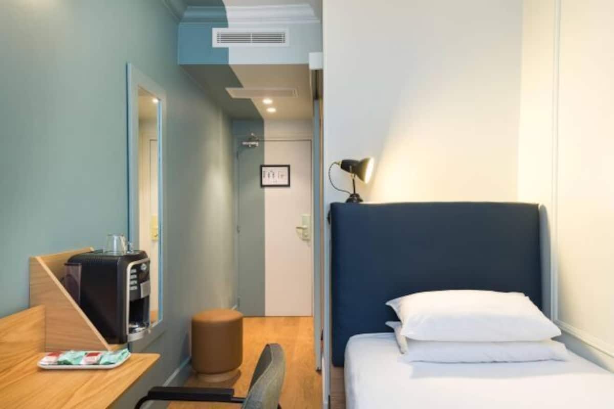 In-room safe, desk, blackout drapes, soundproofing