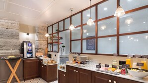每日付費供應吃到飽自助式早餐