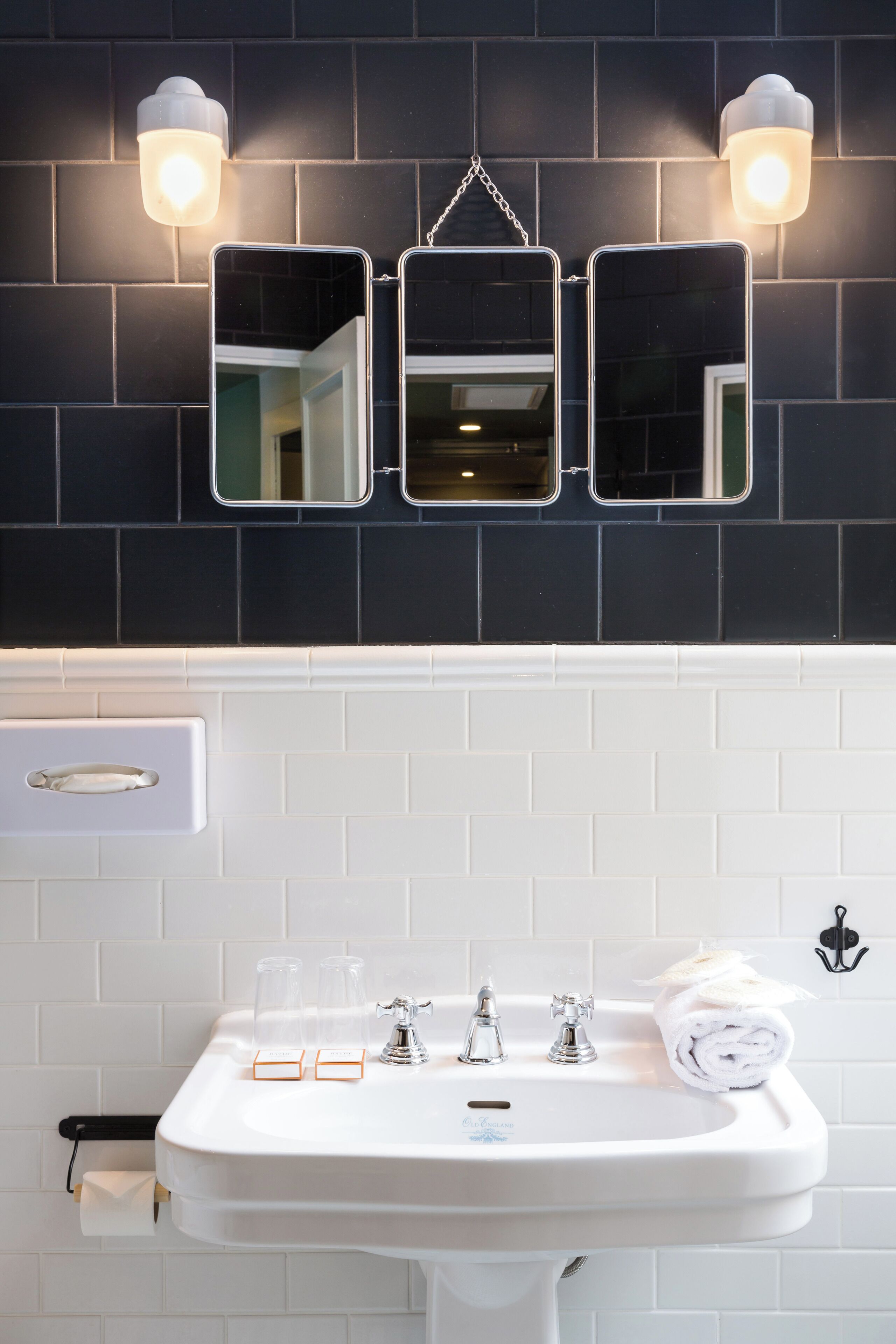 triple room | bathroom | free toiletries, hair dryer, towels, soap