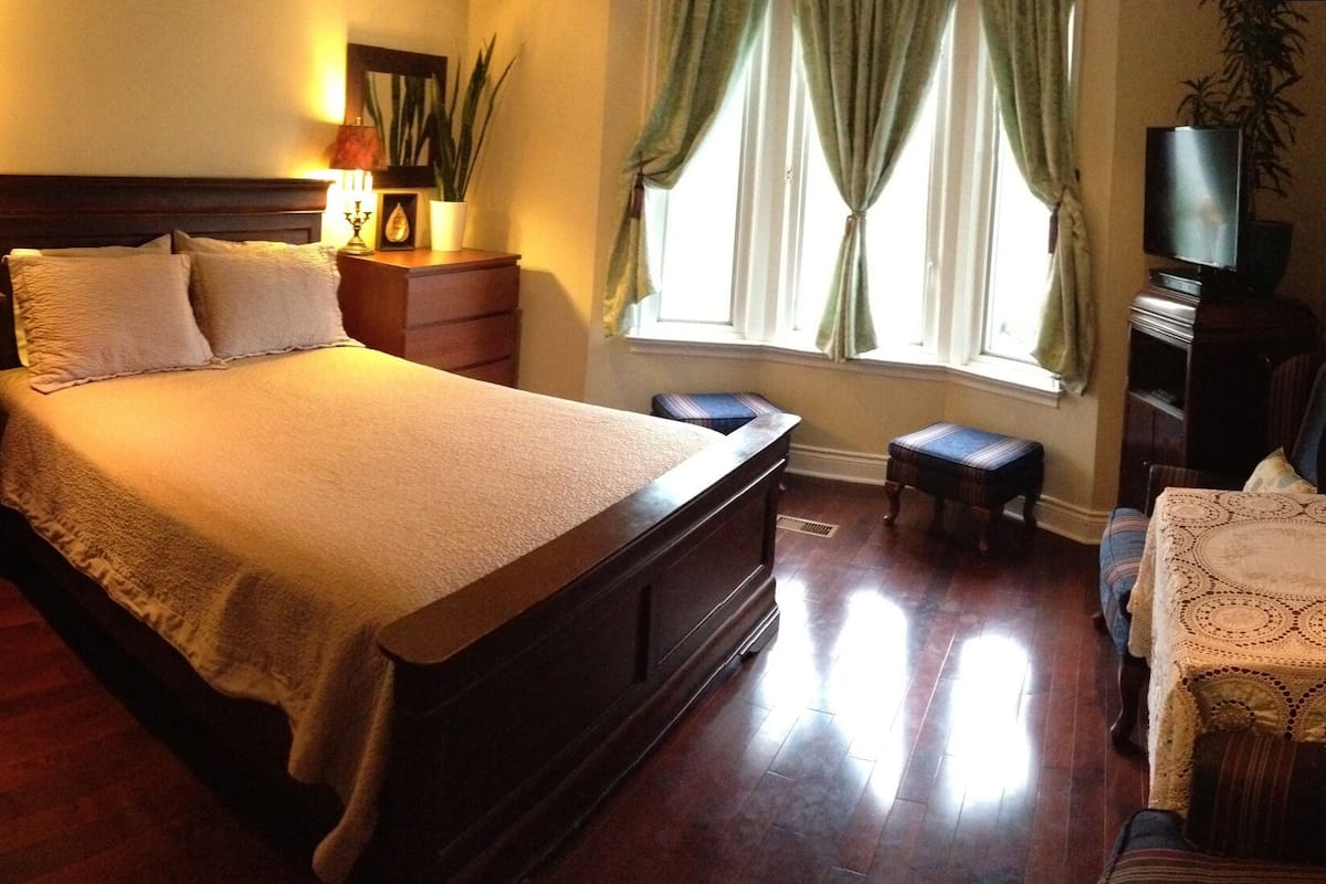 Deluxe tweepersoonskamer, en-suite badkamer, uitzicht op stad (The West Wing) | 1 slaapkamer, wifi