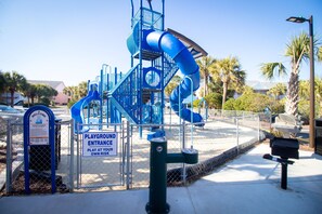 室外兒童遊樂區