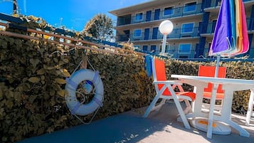 Indoor pool, seasonal outdoor pool, sun loungers