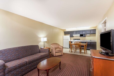 Baymont by Wyndham Pigeon Forge near Island Drive - Image 9
