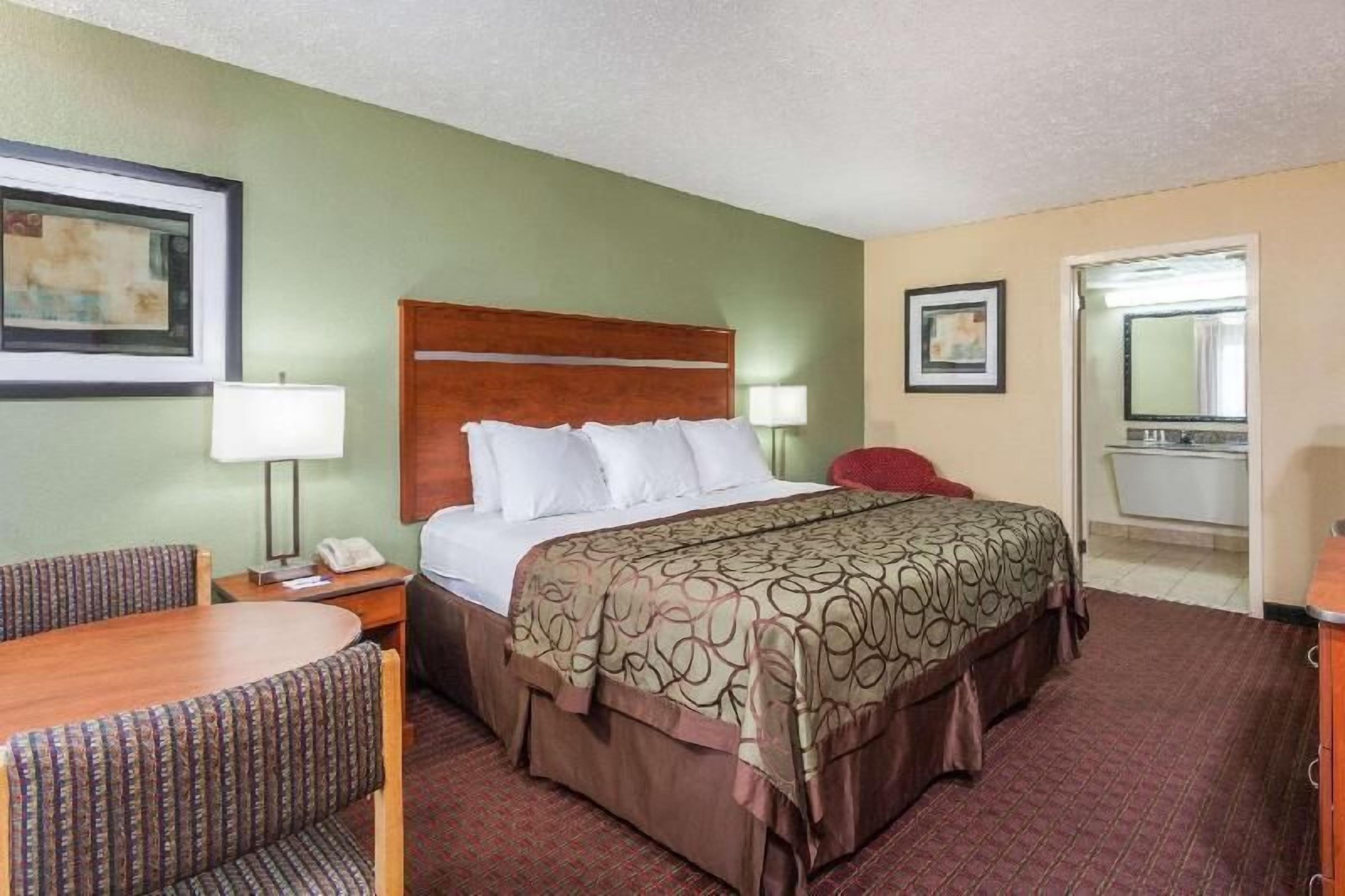 Tabla de planchar con plancha, cunas gratuitas, wifi gratis