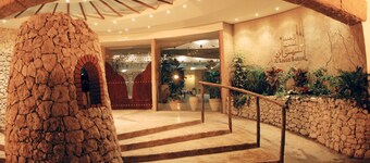Al Liwan Suites