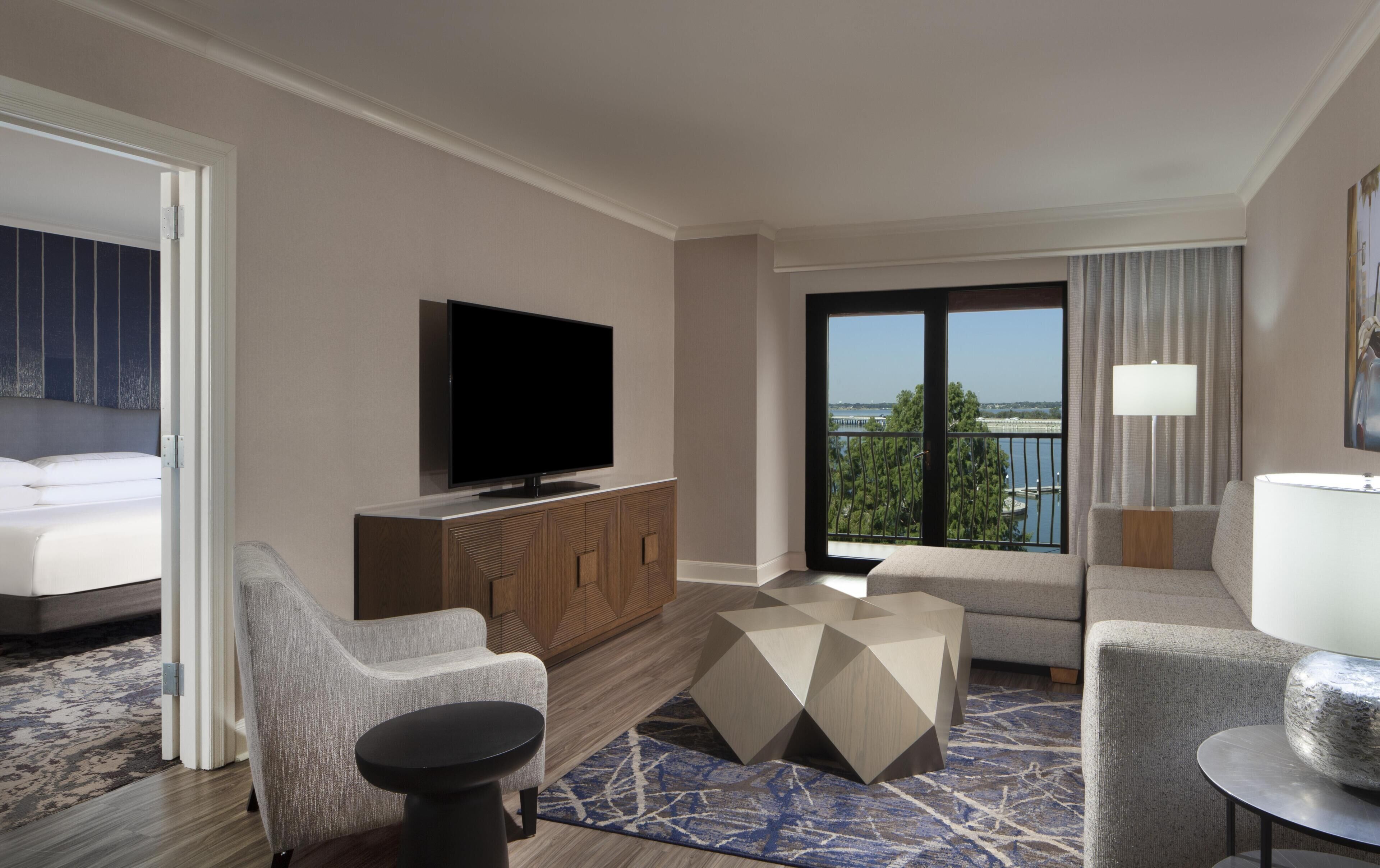 Suite, 1 King Bed, Balcony (High Floor) | Living area