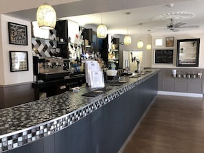 Serves breakfast, lunch, and dinner - Elfordleigh (Plymouth)