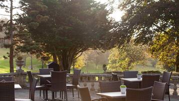 Breakfast, lunch, dinner served; British cuisine