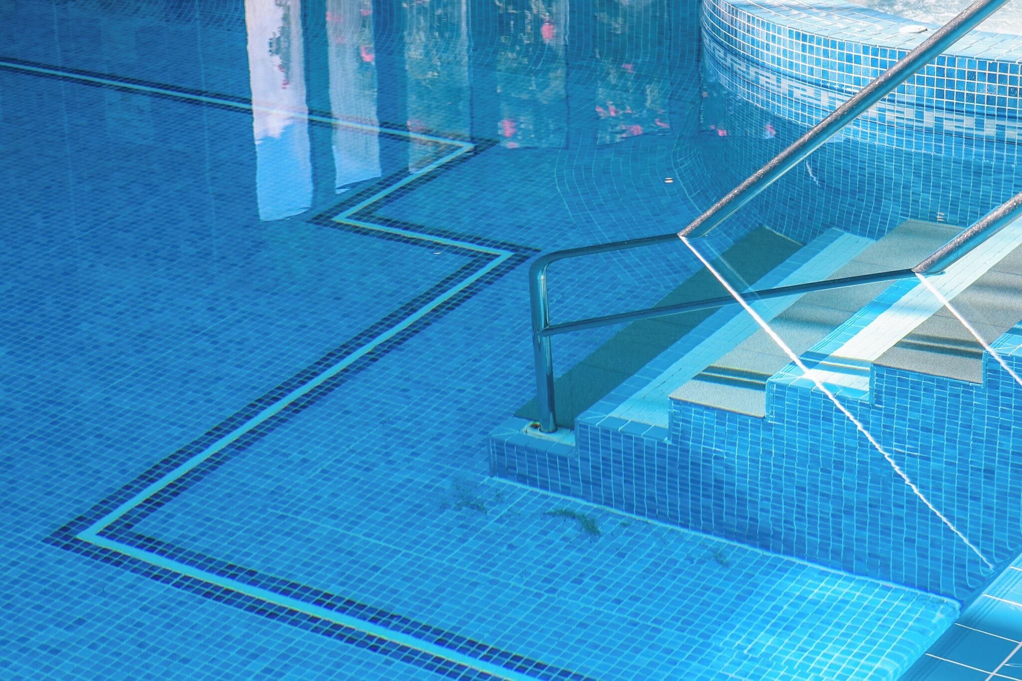 indoor pool, pool loungers