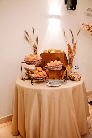 Breakfast, lunch and dinner served - Hotel Carrera SAC (Lima)