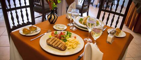 Se sirven desayunos, almuerzos y cenas